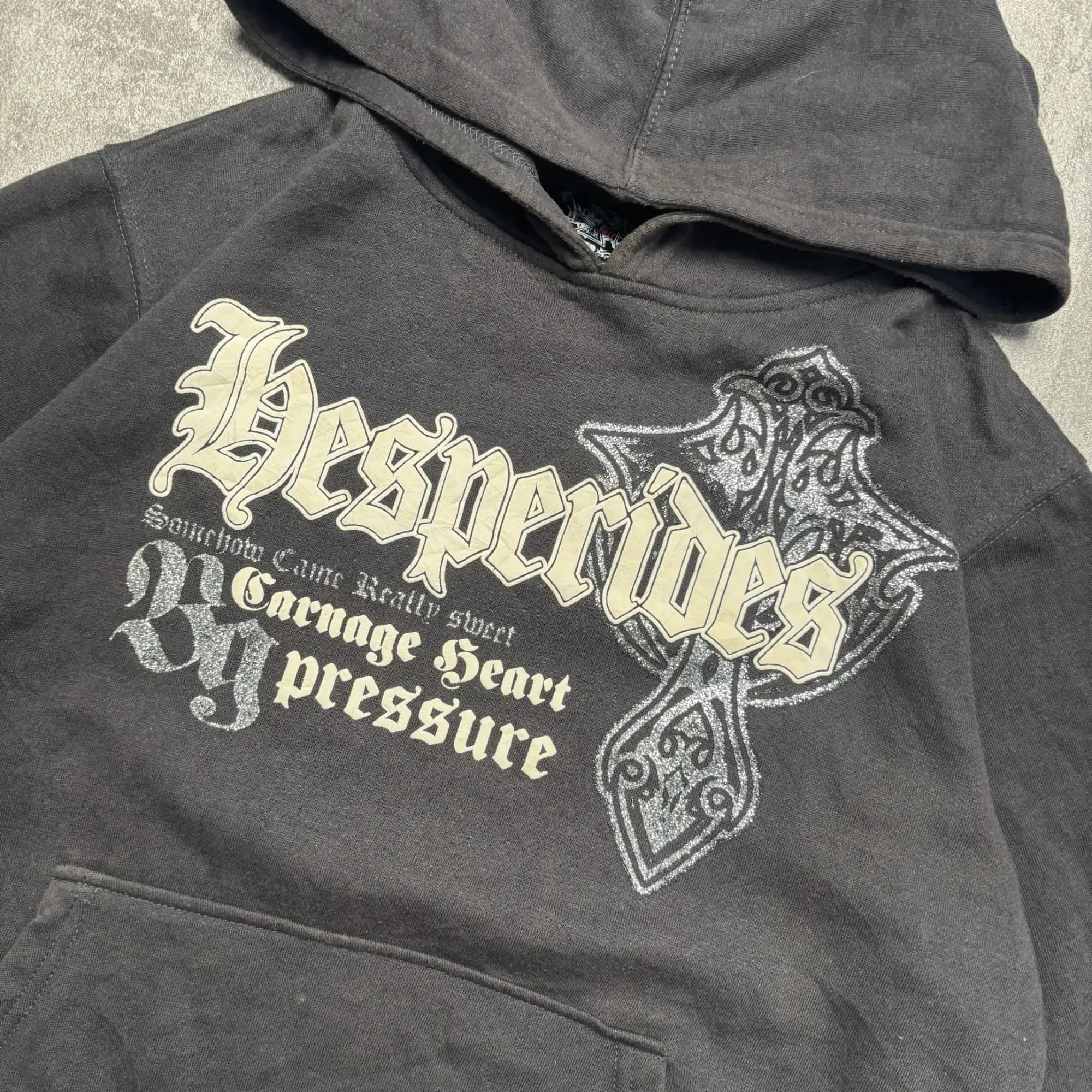 Y2K BEAUMERE GRAPHIC HOODIE detail view