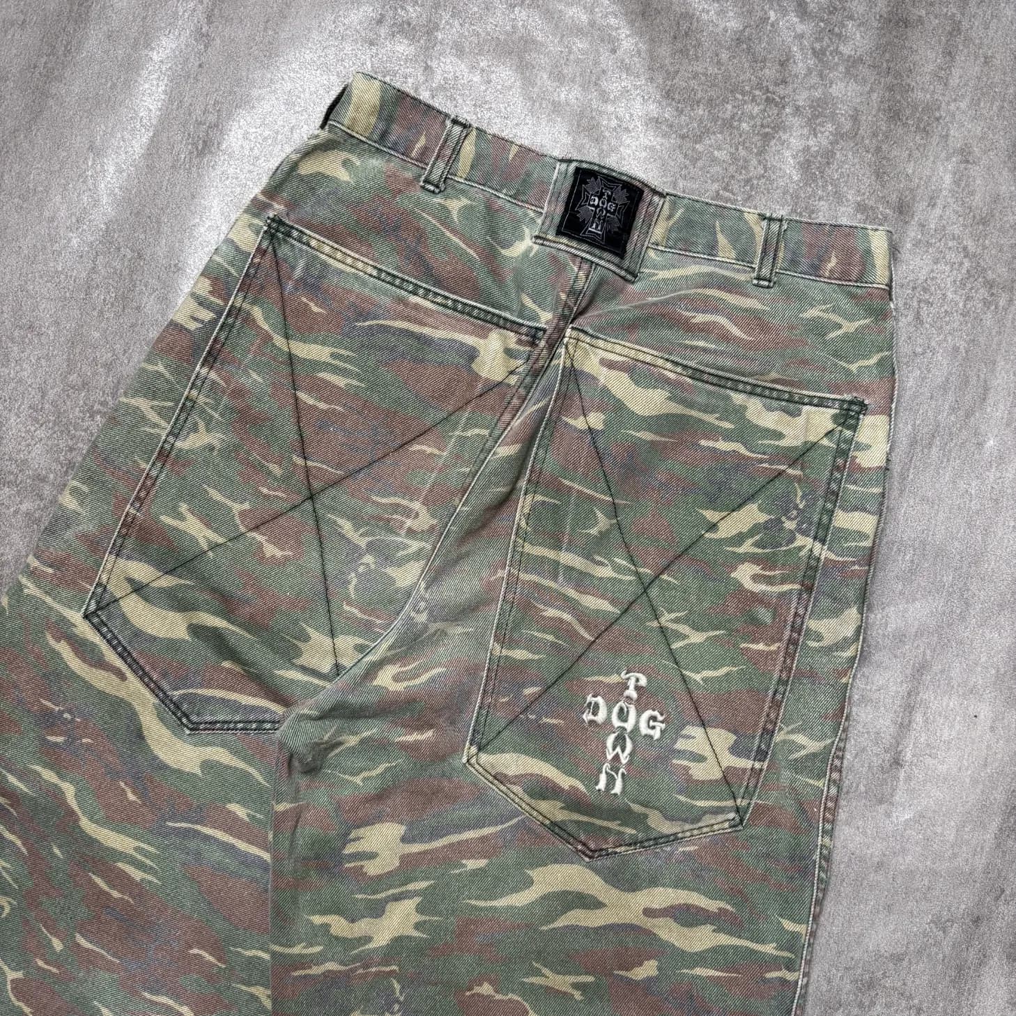 DOGTOWN BIG POCKET JORTS CAMO detail view