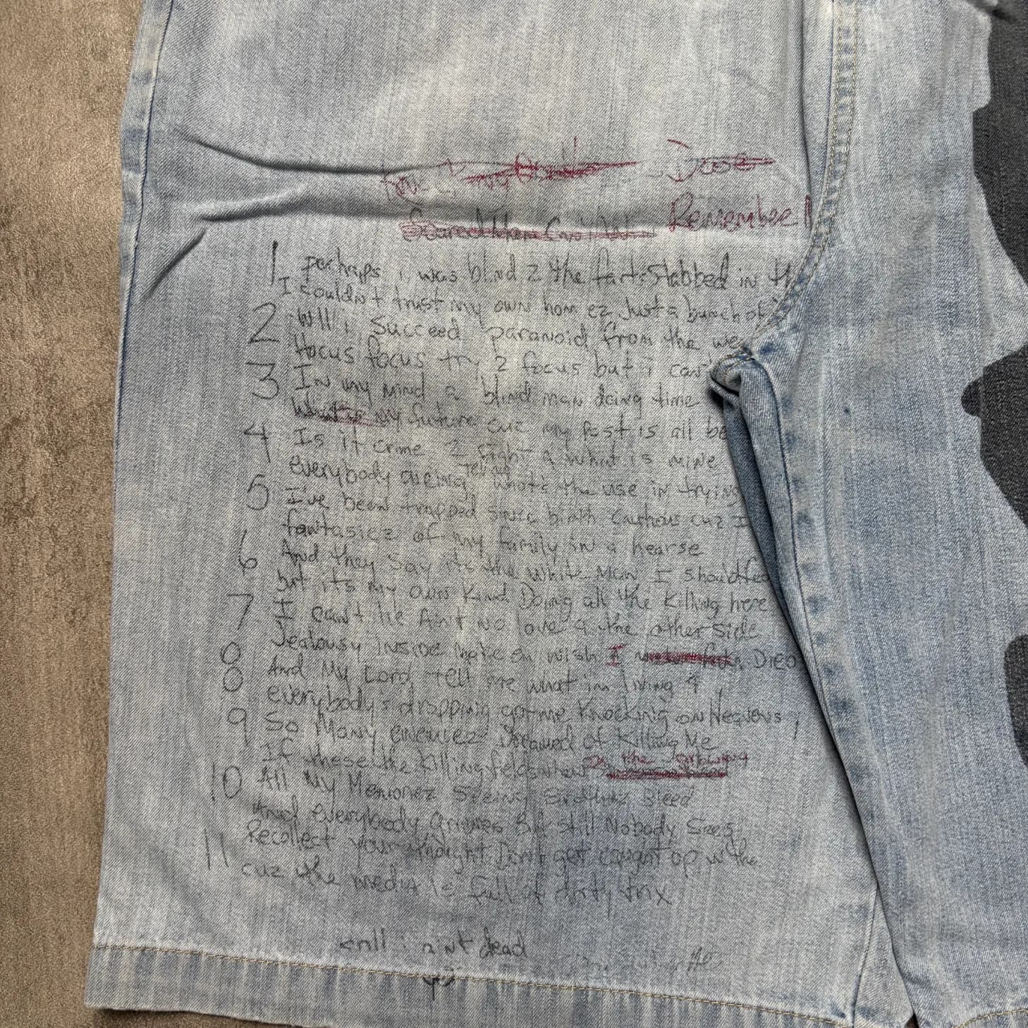 MAKAVELI 2PAC GRAPHIC BLUE WASH JORTS detail view